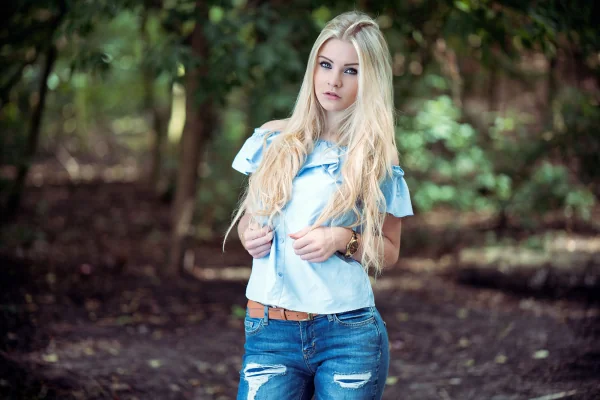 Model-girl-blonde-long-hair-face-blue-eyes-mouth-lips-shirt
